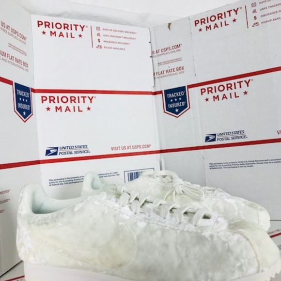 Womens Nike Cortez Classic Velvet AA3255-100 Sz9.5 - Picture 5 of 8